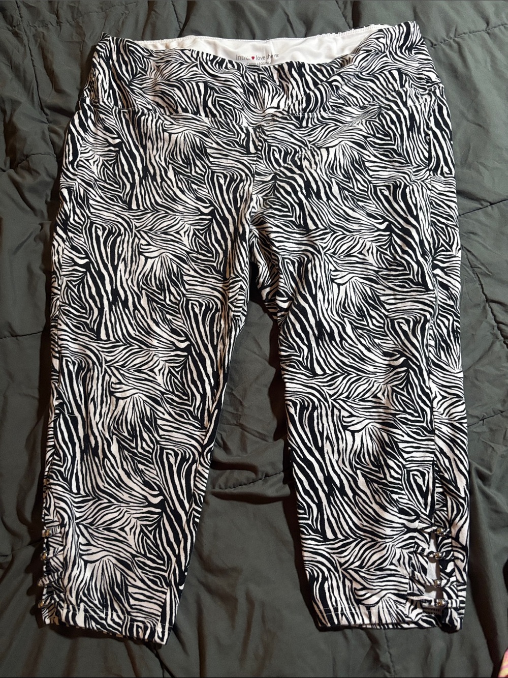 Black & White Zebra Print Capri Leggings